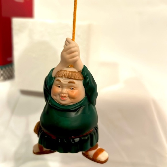 Dept 56 Christmas Ornament new in box
Merry Makers Burgess the Bellringer w Box - Picture 3 of 7